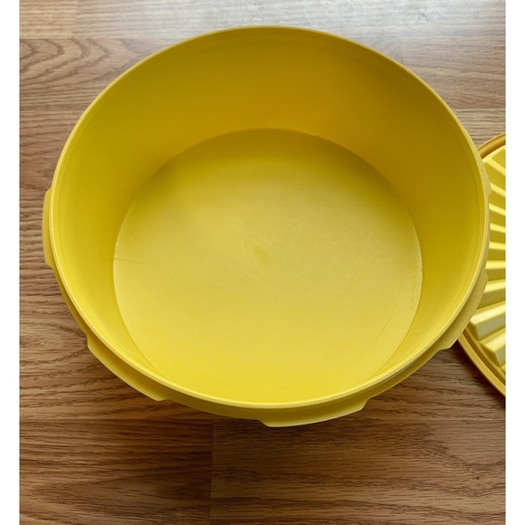 Vintage Tupperware Yellow Servalier Container #1204-13 w/ Starburst Lid #1205-4 - Picture 3 of 7